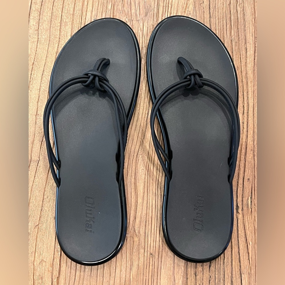 Women’s Olukai Aka, with Tags, Size 8, black, sleek thong sandal - Picture 2 of 8
